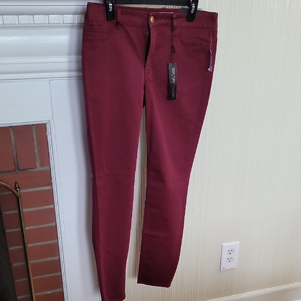 Refuge Women's Skinny Jeans in Burgundy